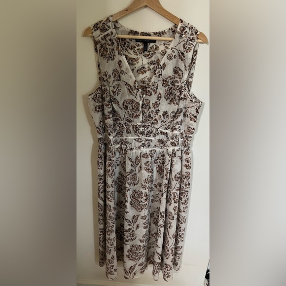 White House Black Market Floral Print Top - Picture 4 of 4